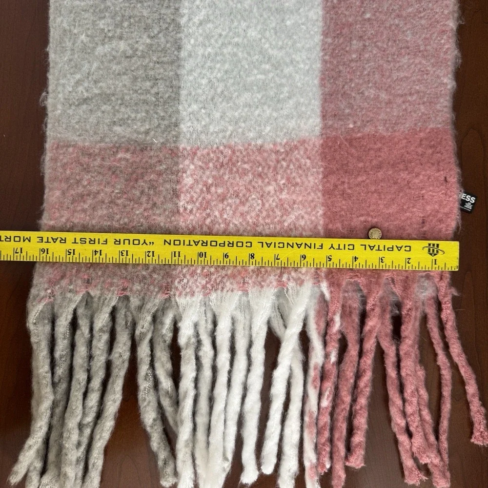 Express Classic Plaid White Pink Blanket Scarf‎ Fringe Fuzzy Wrap Large One Size